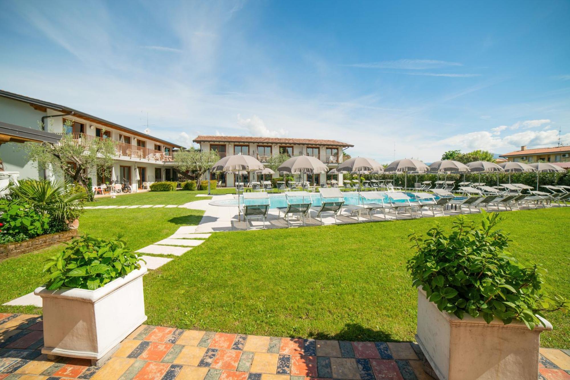Residence Molino - Holiday Apartments Manerba del Garda Ngoại thất bức ảnh